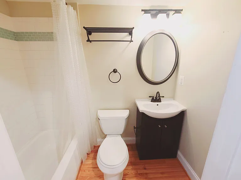 432 E Clement St — Photo 21