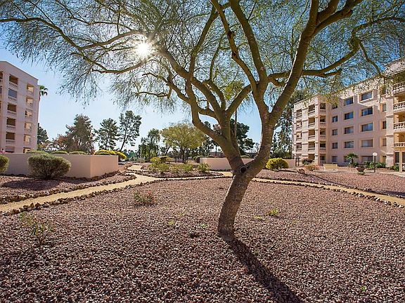 7910 front entry tranquil garden