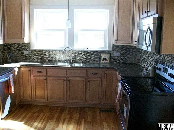 3rd image of 511 Kentwood St SW
