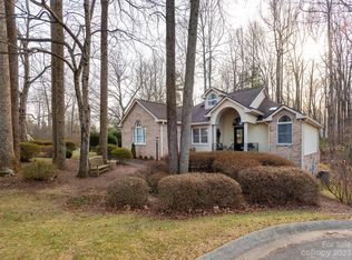 314 Croydon Dr, Hendersonville, NC 28791