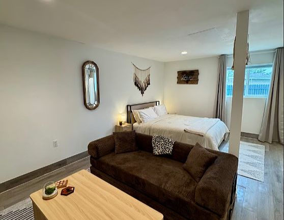 2nd image of 3995 McKenzie St #2