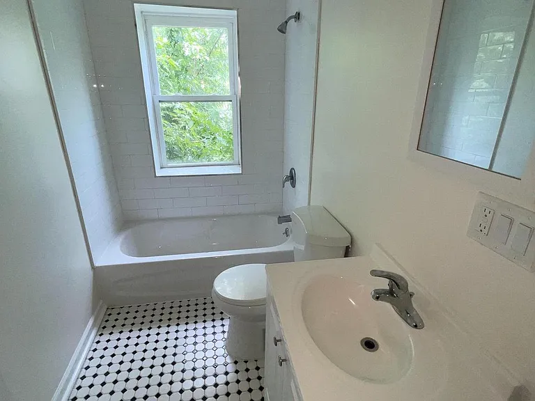2519 N Mutter St — Photo 9