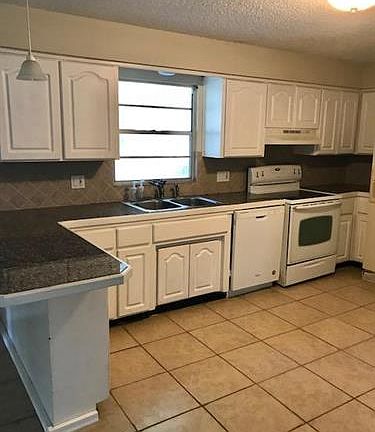 2nd image of 283 Bonnlyn Dr