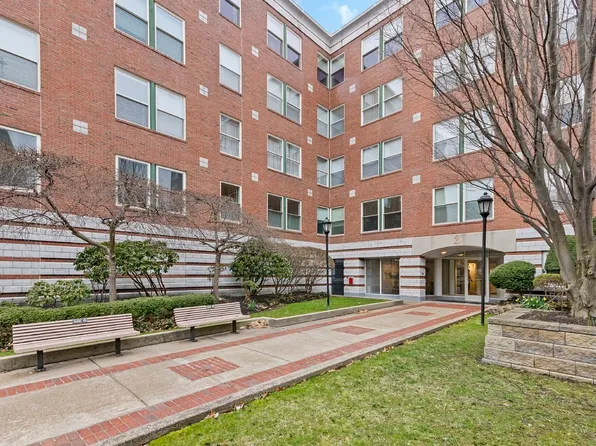 25 Marion St #Penthouse 3, Brookline, MA 02446