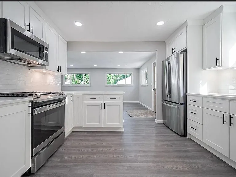 335 Inwood Blvd — Photo 1