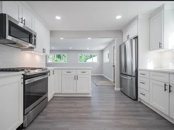 335 Inwood Blvd, Avon Lake, OH 44012