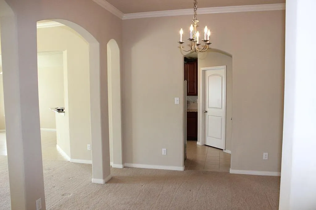 3 bed, 2.0 bath, 1749 sqft, $1,925 — Photo 2