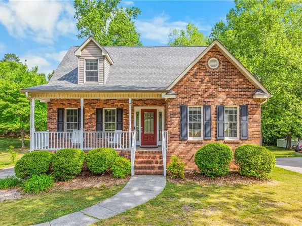 6721 Fairwood Ct, Clemmons, NC 27012