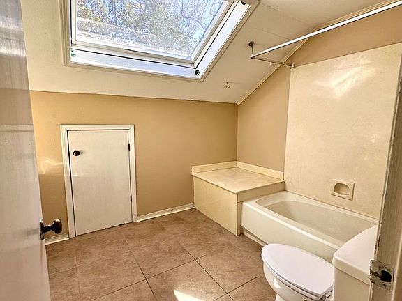 4th image of 1336 Sharlo Ave