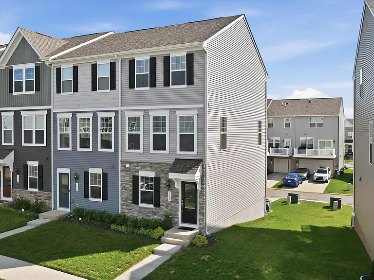 163 Anthem St — Photo 3
