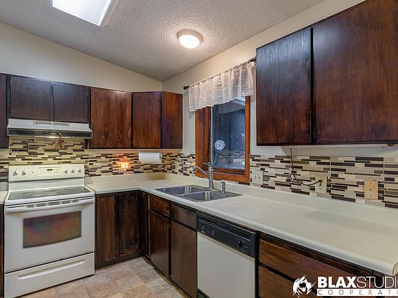 5th image of 3134 Amber Ave