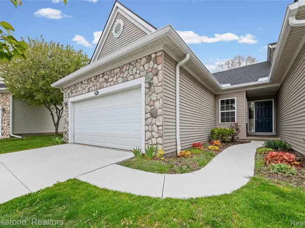 3568 Grove Ln, Auburn Hills, MI 48326