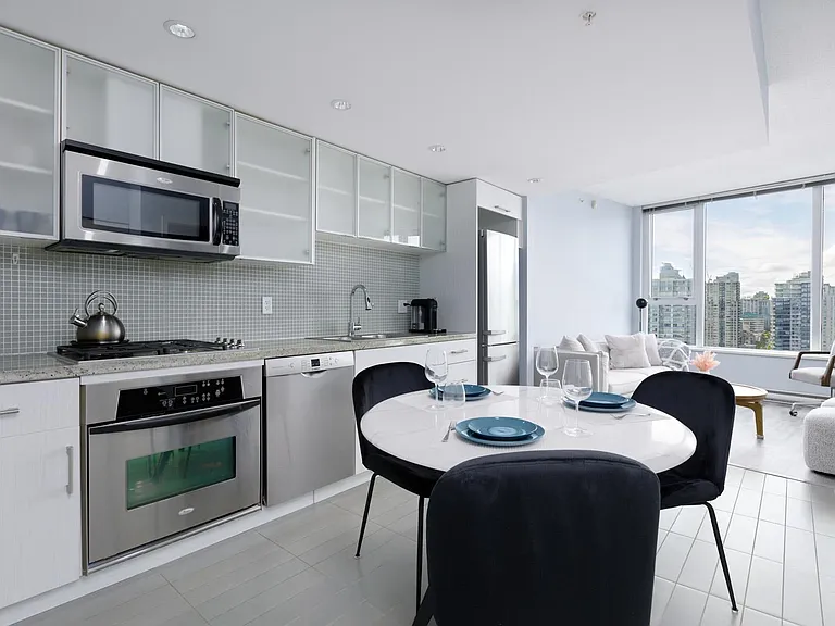 33 Smithe St #3207 — Photo 4