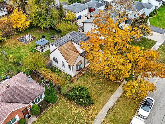 3rd image of 365 E Dickens Ave
