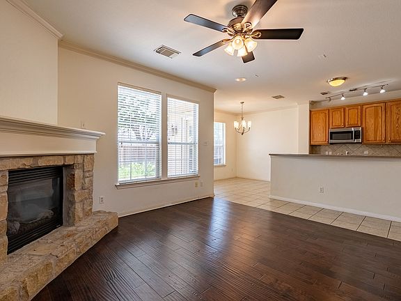 4th image of 1101 E Parmer Ln APT 121