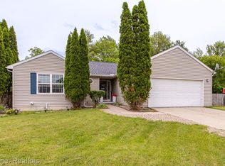 5039 Auker Dr, Grand Blanc, MI 48439