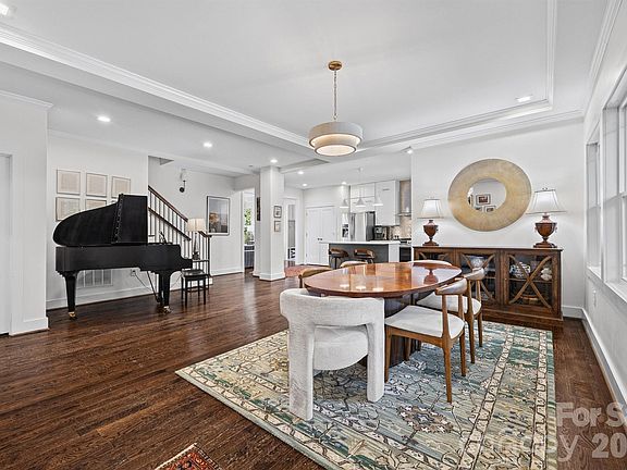 5th image of 821 Woodside Ave