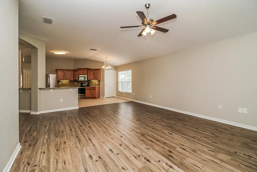 3 bed, 2.0 bath, 2121 sqft, $3,550 — Photo 4