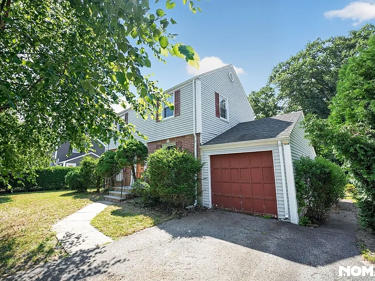 25 Surrey Ln — Photo 28