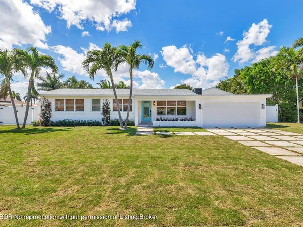 7745 W Lake Dr, Lake Clarke Shores, FL 33406