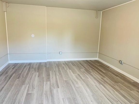 3rd image of 702 S Yakima Ave #9