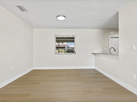 5th image of 532 SW 79th Ave