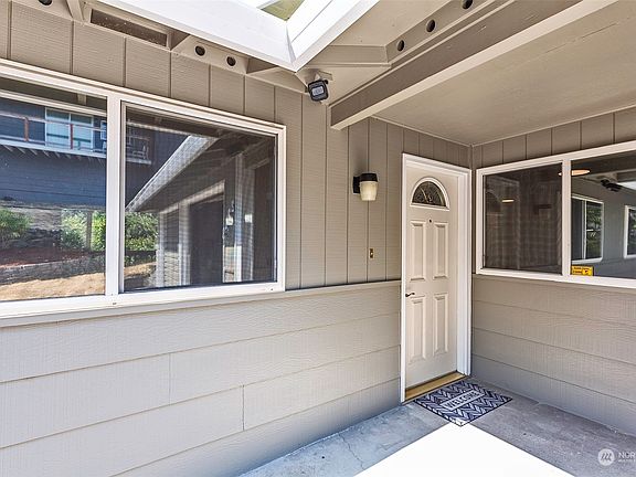 3rd image of 2213 S 72nd Street