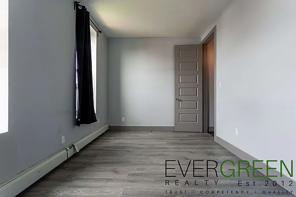 Rented by Evergreen Apartments BK | media 8