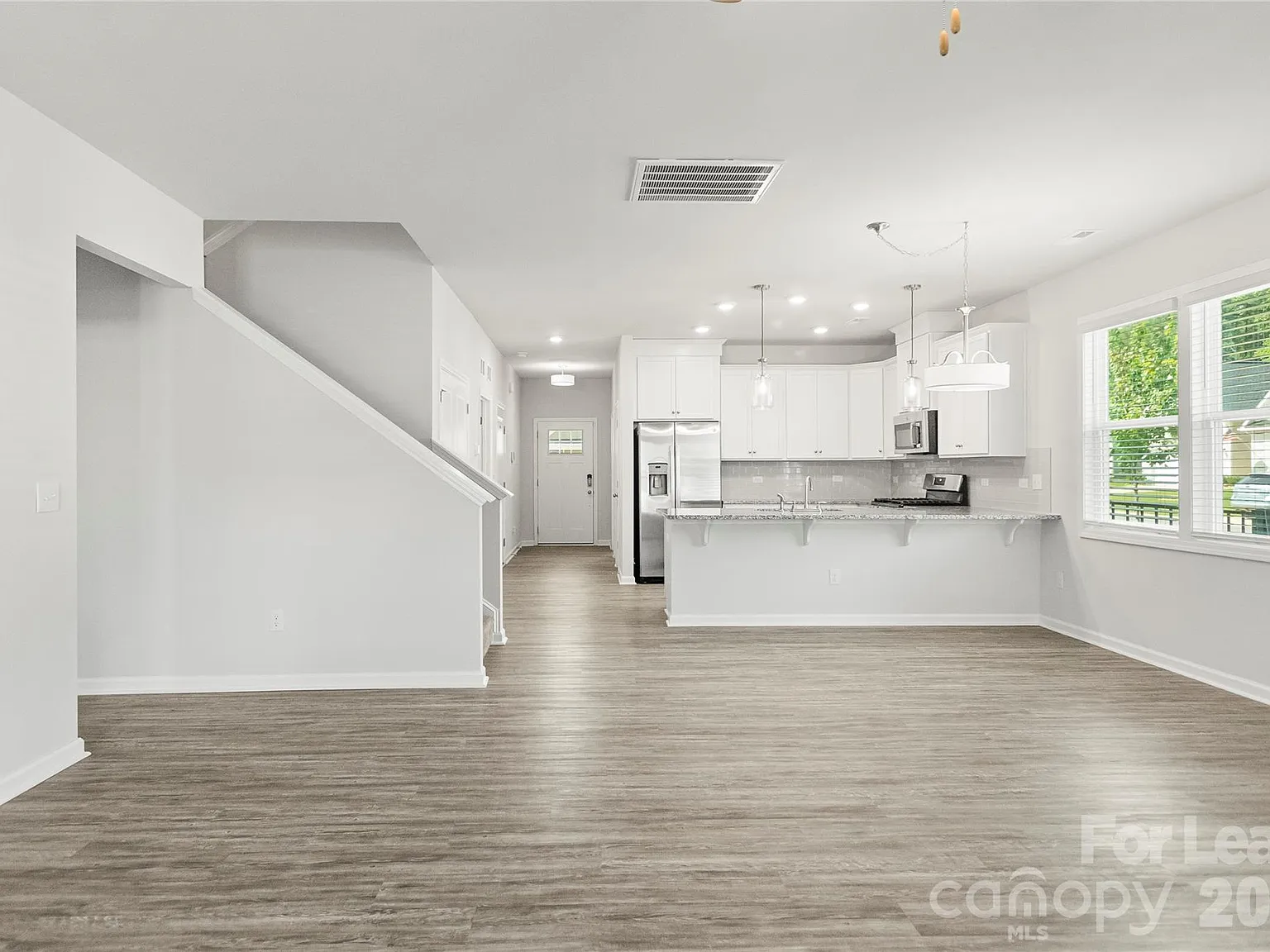 4 bed, 3.0 bath, 2048 sqft, $2,100 — Photo 4