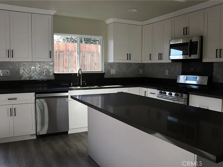 917 W Flora St #917B — Photo 15