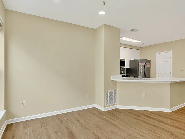 2492 Quick St #103 — Photo 9