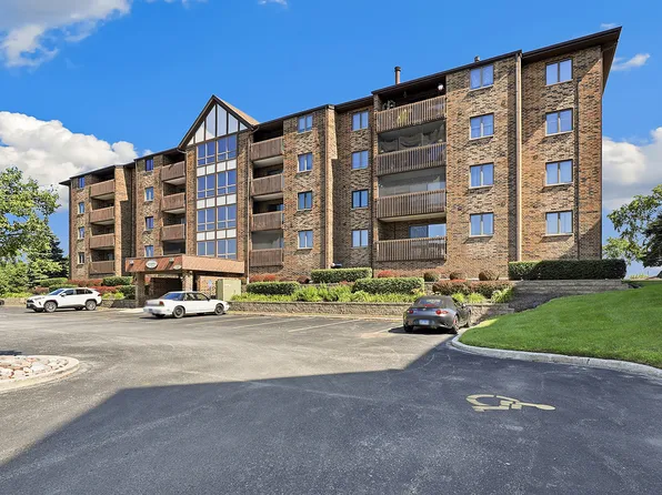 10420 Circle Dr APT 24B, Oak Lawn, IL 60453