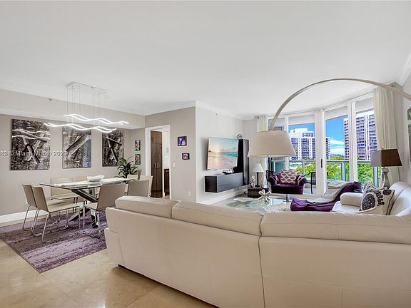 4th image of 21055 Yacht Club Dr APT 706