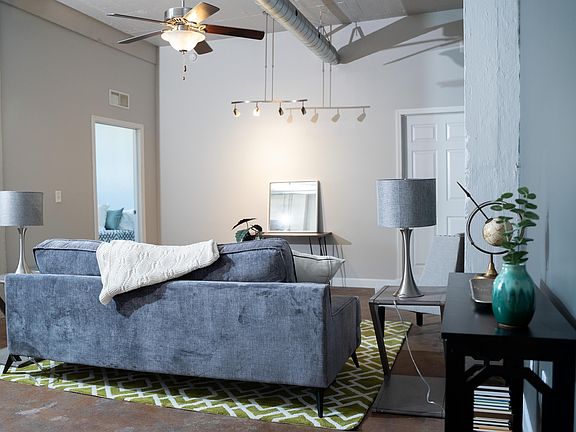 4th image of 402 E 4th St #10960709