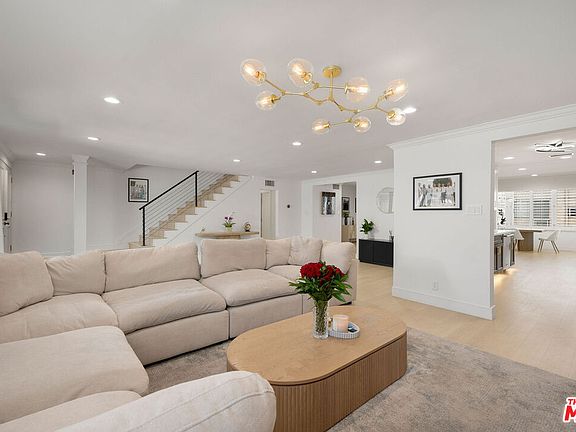 3rd image of 5315 Yarmouth Ave Unit 104