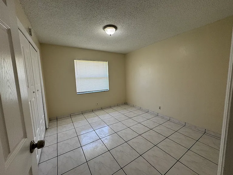 4371 Riverside Dr #D — Photo 4