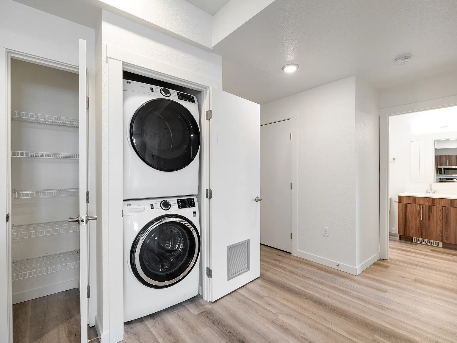 Aurora Apartment Homes — Photo 3