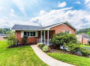 936 Pine Hill Dr, Fairmont, WV 26554