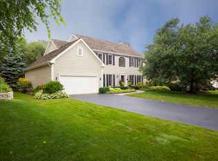 660 Spruce Tree Dr, Cary, IL 60013