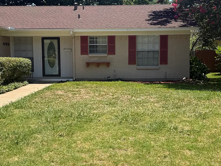 727 Kingswood Ave — Photo 2
