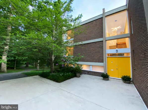 11509 Maple Ridge Rd, Reston, VA 20190