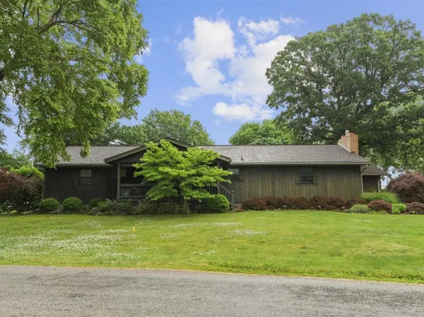 213 Matteson Dr, Villa Grove, IL 61956