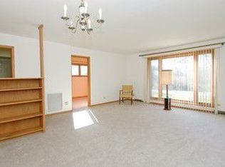 13 Ash Dr, Oakwood Hills, IL 60013