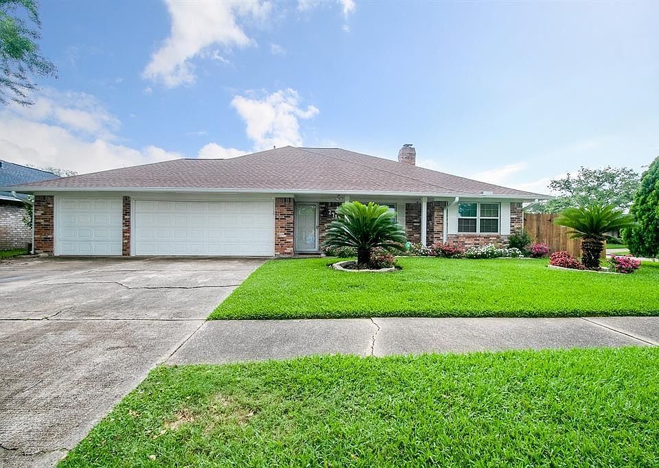 2nd image of 2717 Henderson Ln