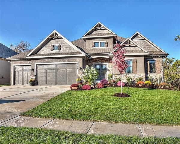 1st image of 113 NW Ambersham Dr