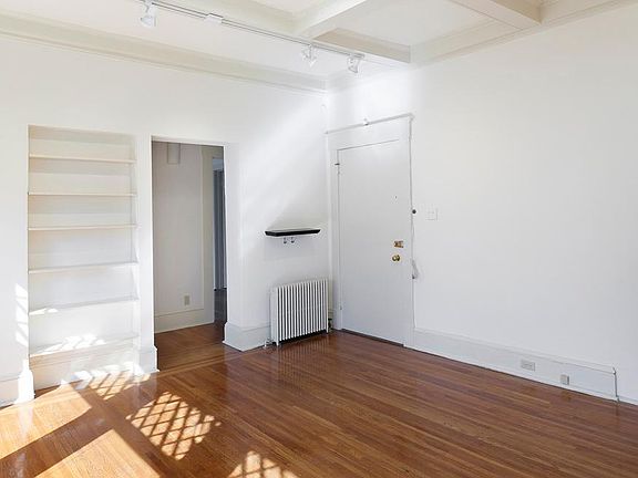 4th image of 2754 Pierce St #5