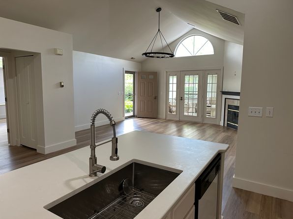500 Dandy Brush Ln W