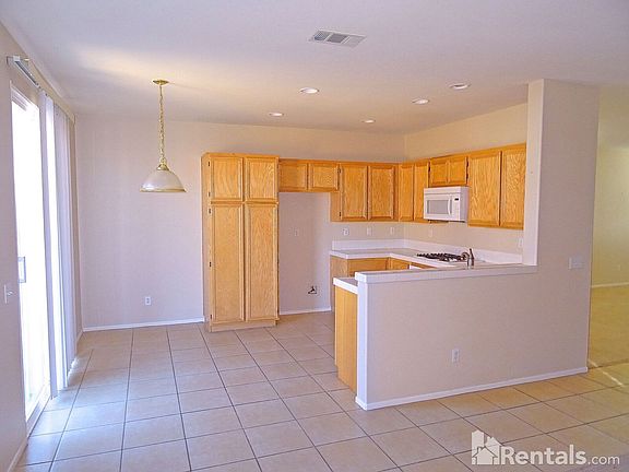 4th image of 8689 San Jacinto Ave