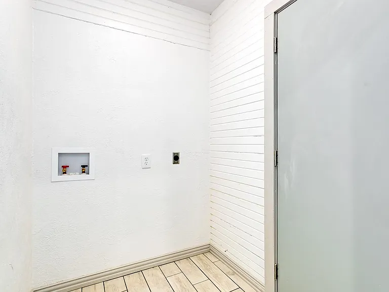 2310 Gladstone Dr — Photo 11