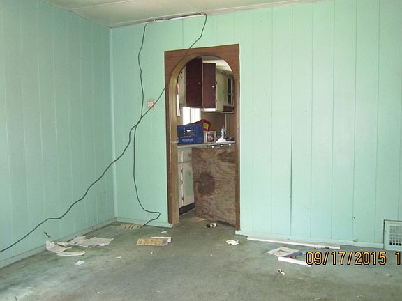 5th image of 422 Alexander St